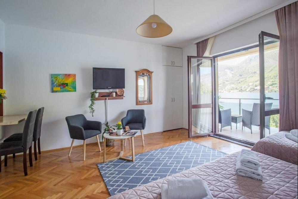 Studio Flat With View Near Beach in Tivat