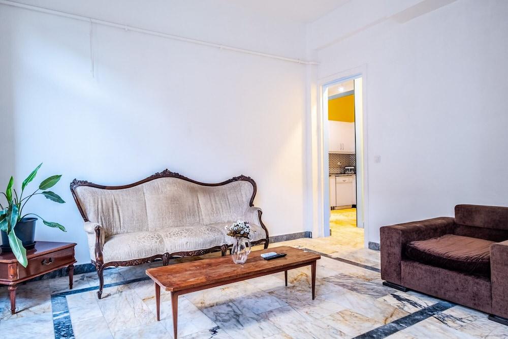 Stylish Flat With Excellent Location in Beyoglu