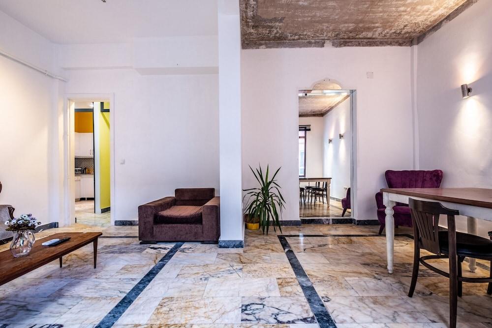 Stylish Flat With Excellent Location in Beyoglu