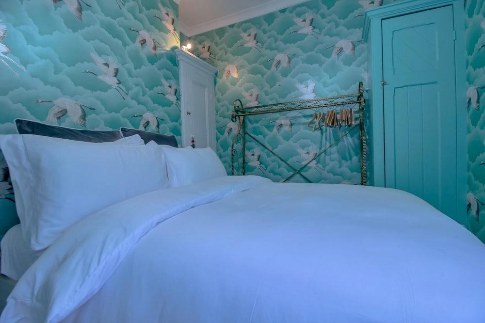 Fabulously Unique 3BD Home Sunderland