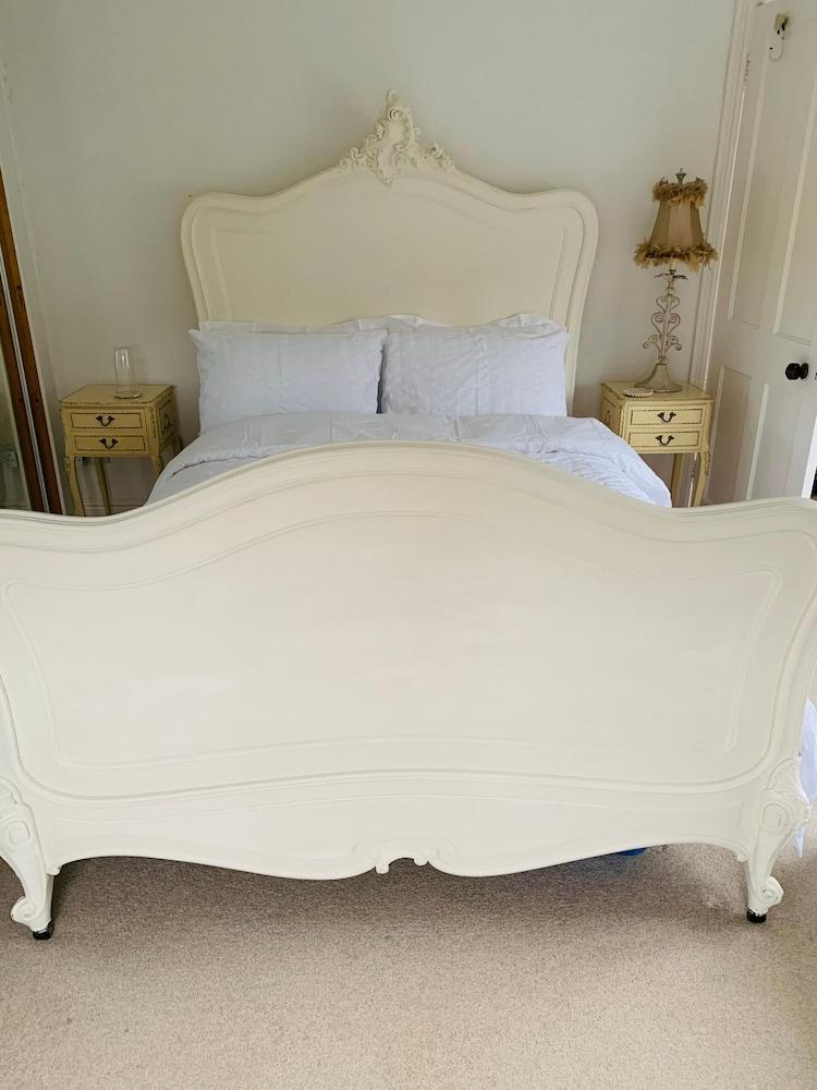 Elegant 3BD Edwardian Home Warminster