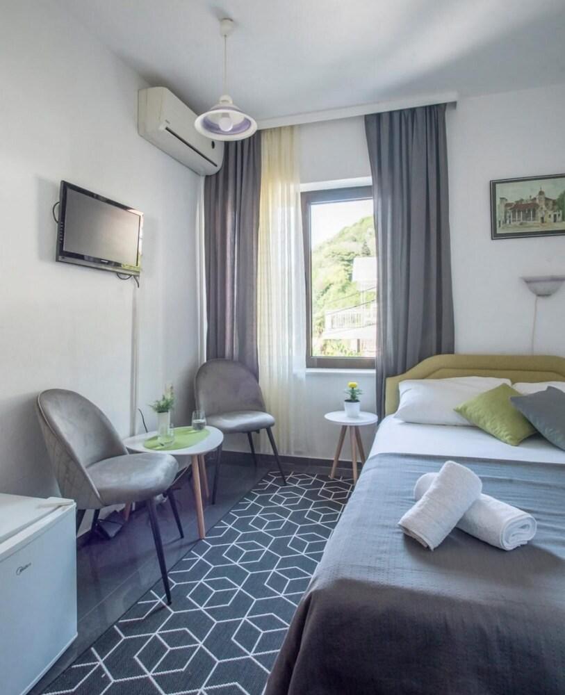 Great Studio Flat With View Near Beach in Tivat