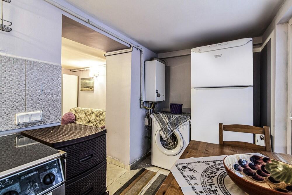 Cozy Home With Backyard in Sisli