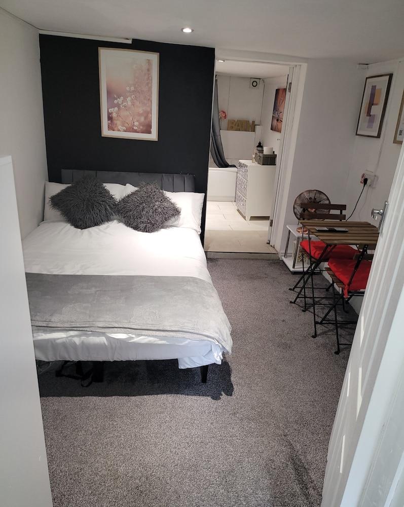 Hidden Treasure- 2 Beds Sleeps 3 Gillingham