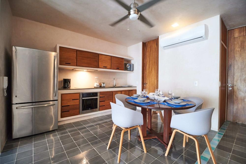 Sabor a Miel 103 By Lockey