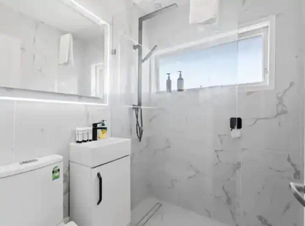 Lovely Ellerslie 2-Bedroom Unit