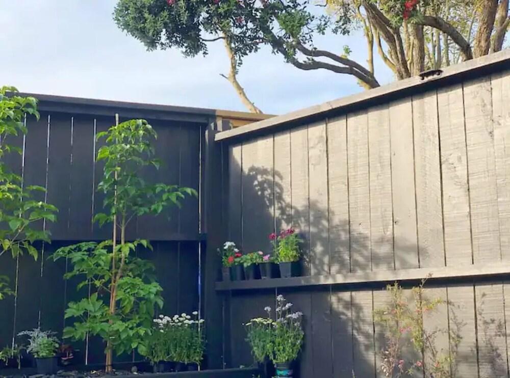 Lovely Ellerslie 2-Bedroom Unit