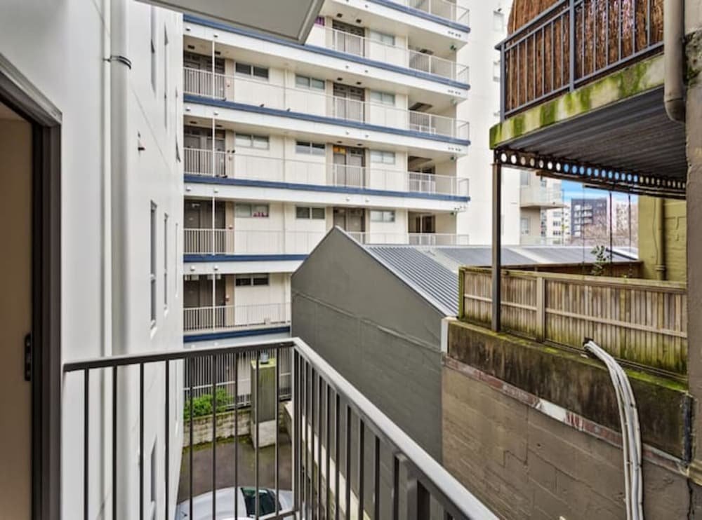 Uptown Two Bedroom Apartment With The Essentials