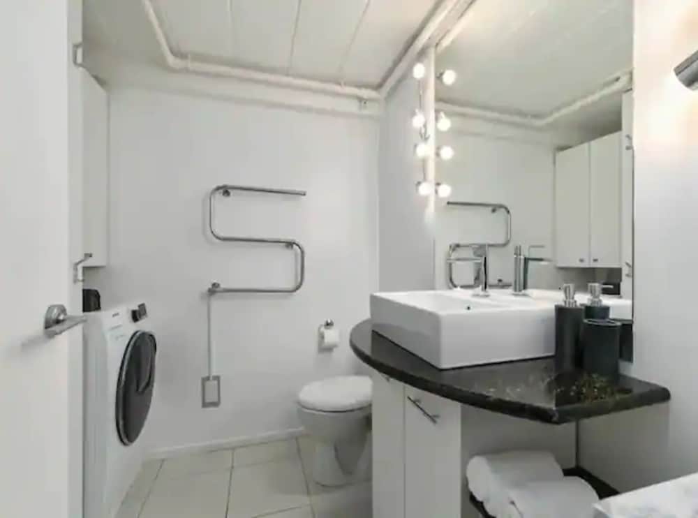 Stylish Loft Apt in CBD w/ King Bed I Zodiak Stays