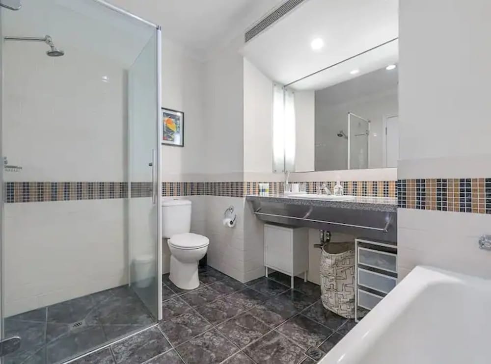 Spacious One Bedroom With Pool And Gym!