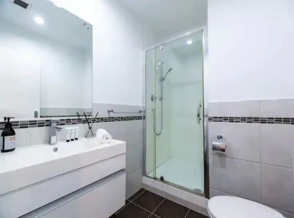 Spacious Home with Balcony+Parking Zodiak Stays