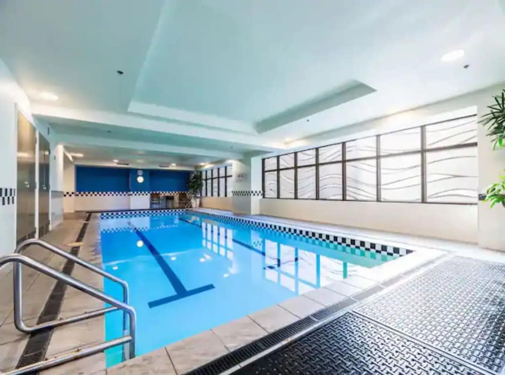 Pool, Gym And Style In The Cbd