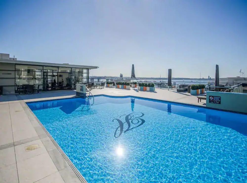 Spacious 1BR Apt Parking+Gym+Pool Zodiak Stays