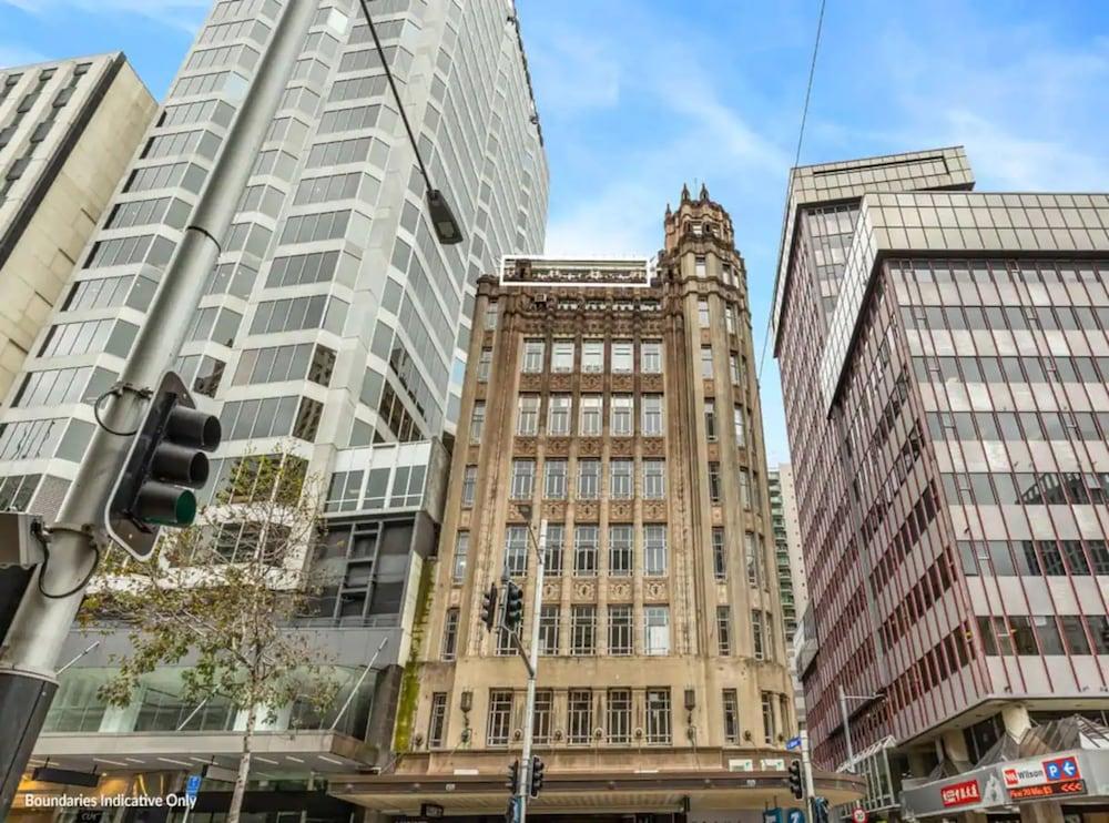 Fabulous Style On Queen Street!