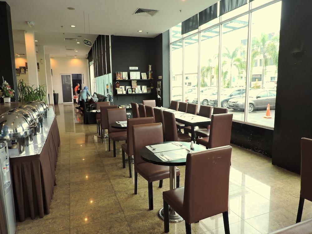 DORMANI HOTEL KUCHING