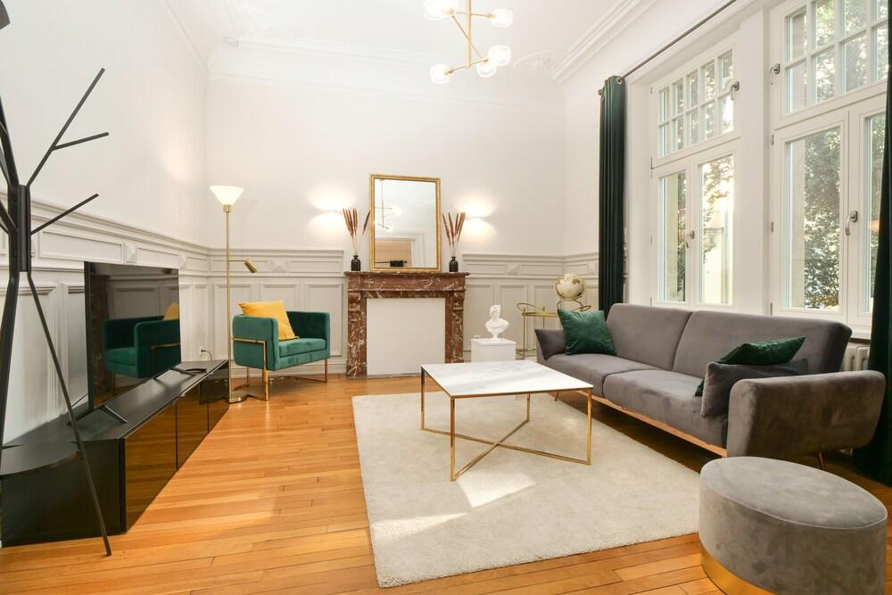 VIP Suite Apartment - 5 min walk center