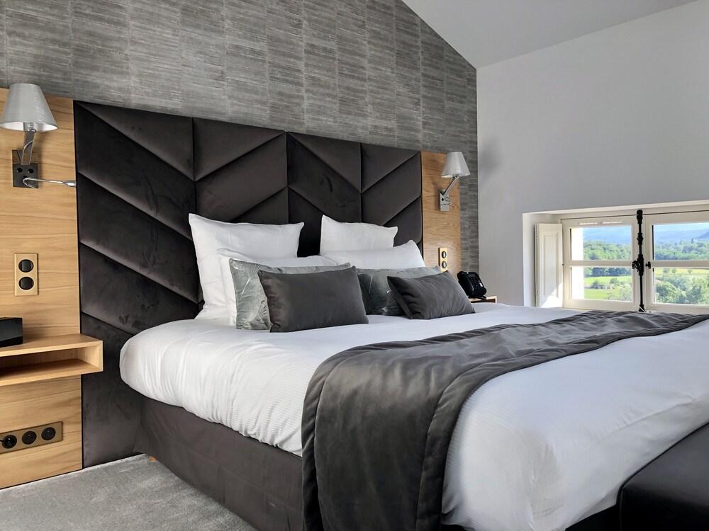 CHÂTEAU DE LONGPRÉ