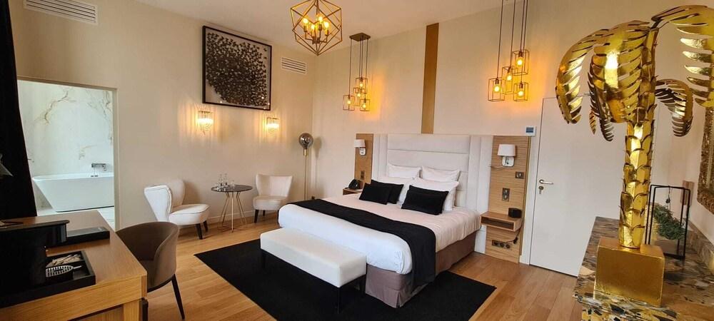 CHÂTEAU DE LONGPRÉ