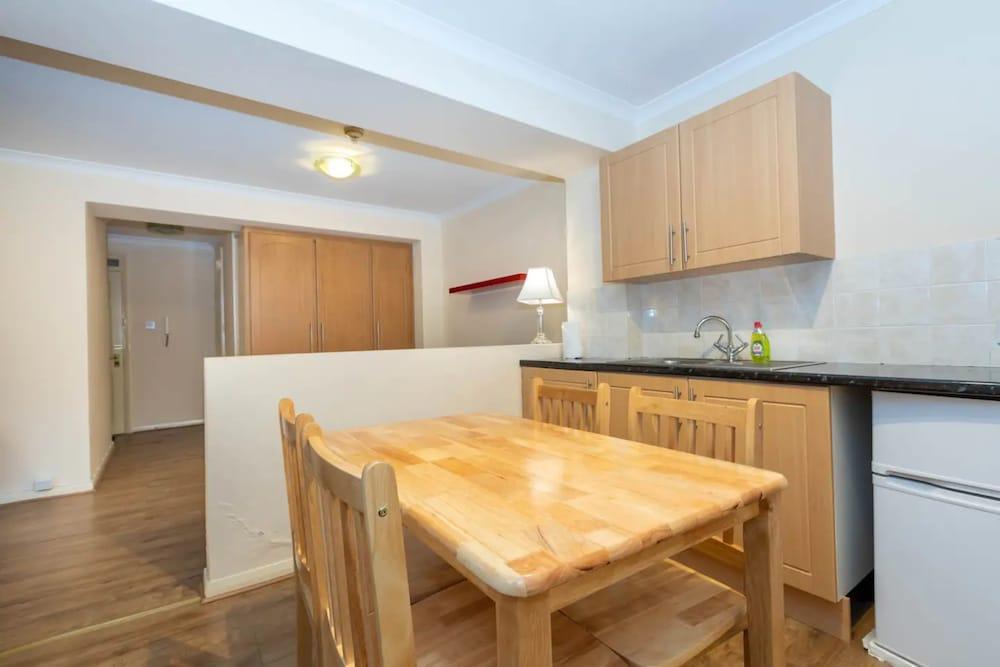 Cozy Central Studio Apartment in Chelsea