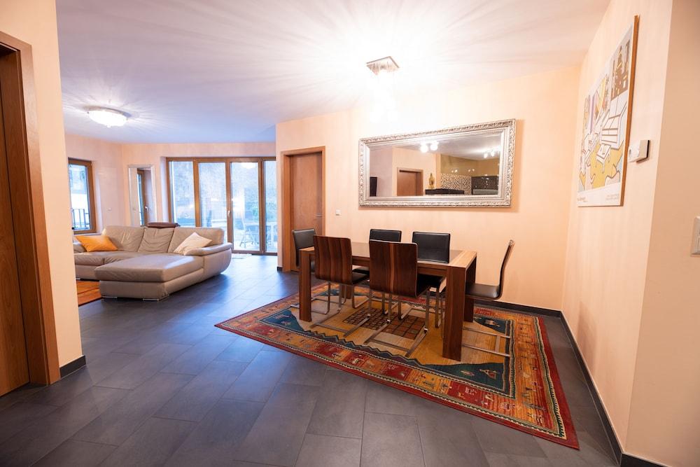 Spacious 2BR Apt w Terrace Pkg Near DT