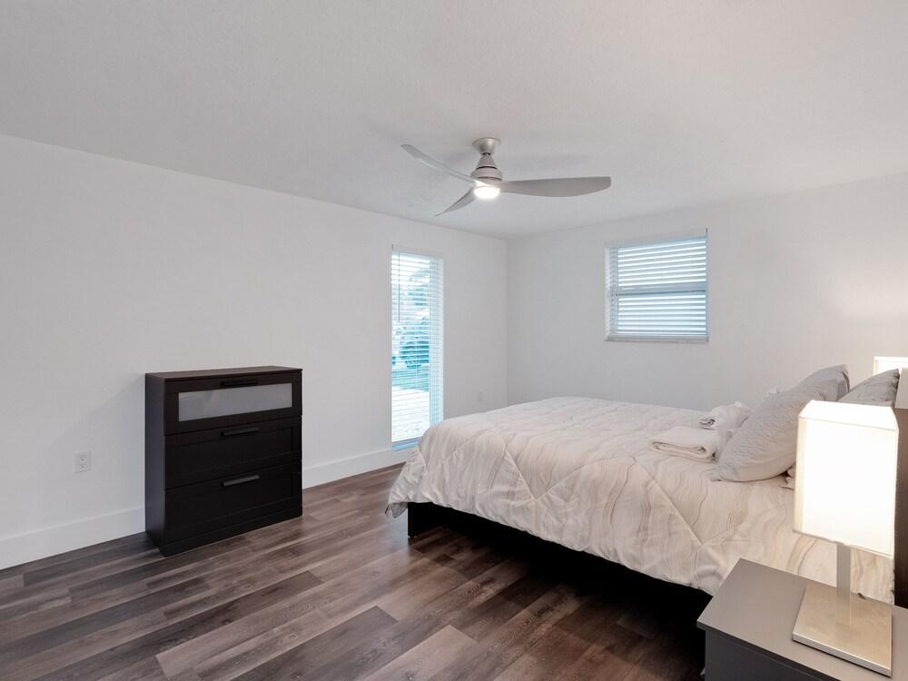 Sunshine N Key Lime 3 Bedroom Home by Redawning