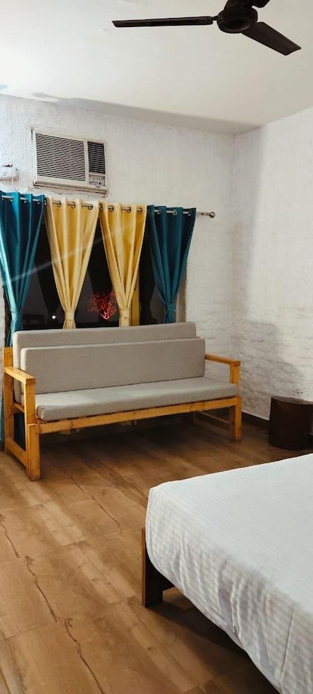 Corbett Hunters (Previously known as Taarini Corbett)