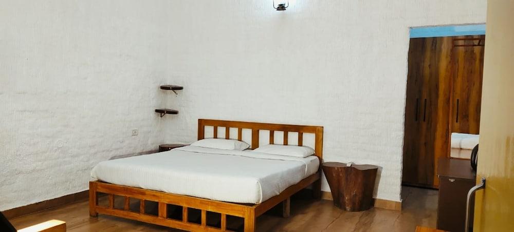 Corbett Hunters (Previously known as Taarini Corbett)