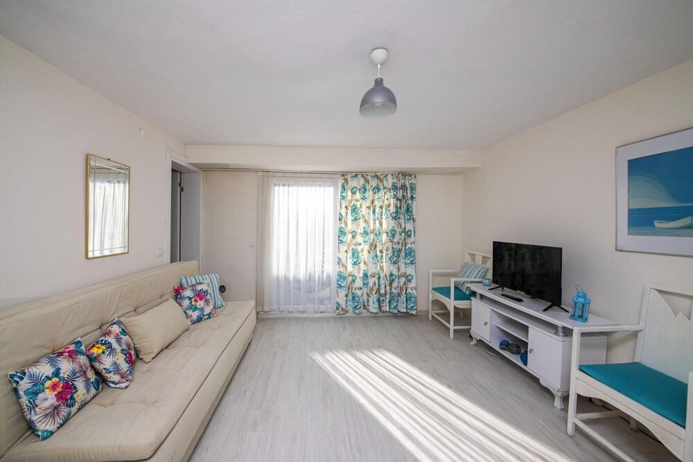 Flat With Sea View Pool and Terrace in Bodrum