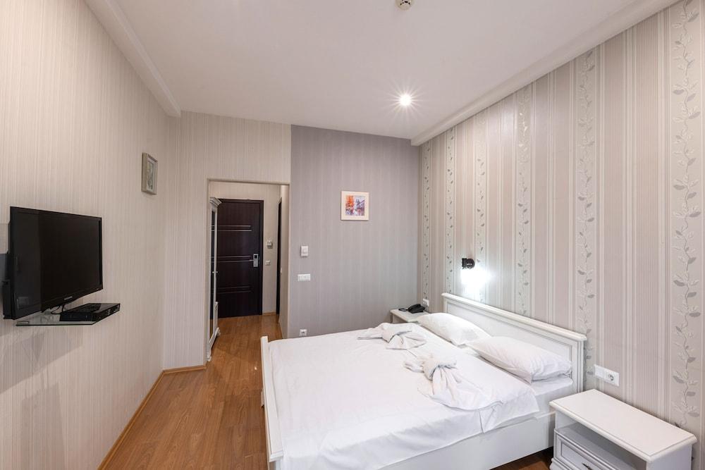 Granada Hotel and Restaurant