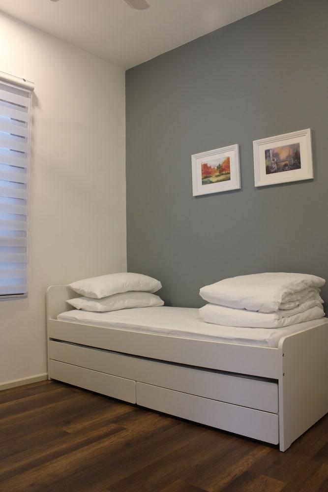 Mountain & Theme Park Views' Cozy Suite