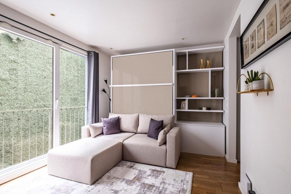 Modern Residence Flat in Gokturk Eyupsultan