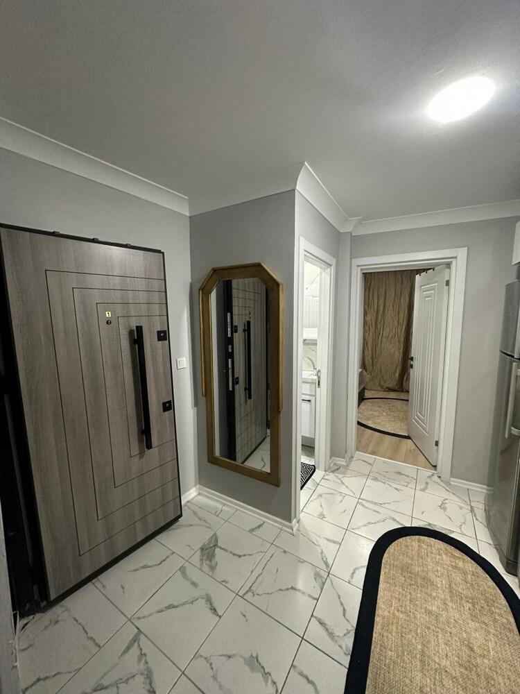 Comfy Flat With Balcony in Esenler