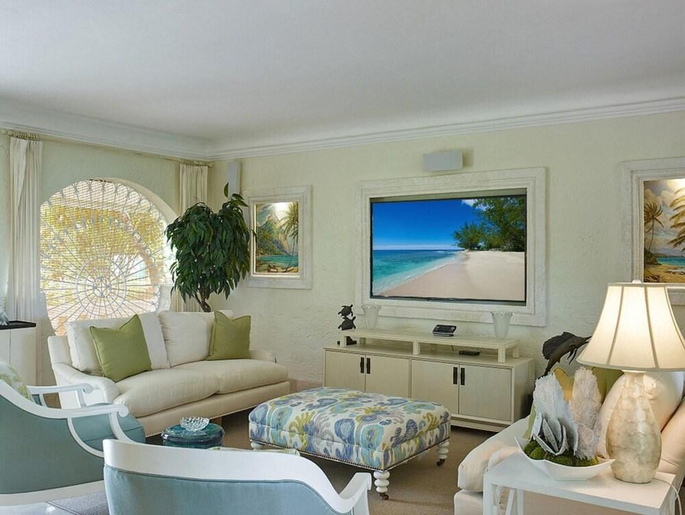 Sunny Vacation Villa 71