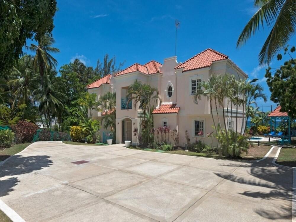 Sunny Vacation Villa 72