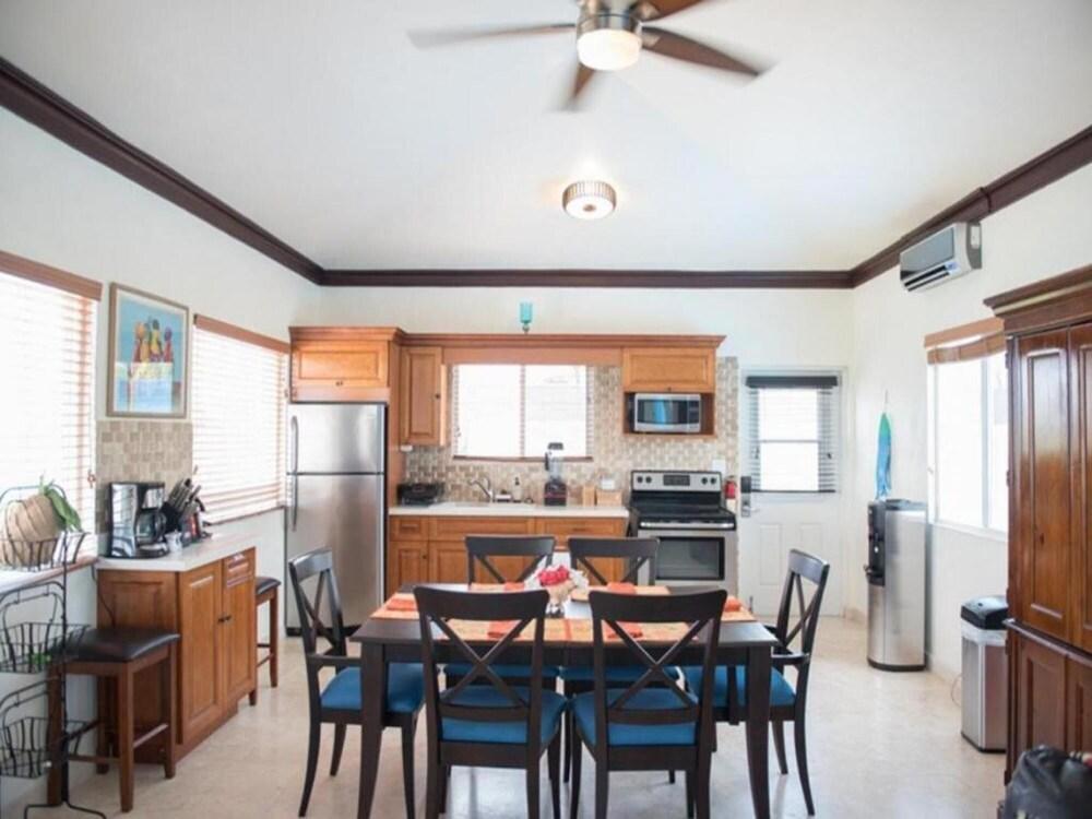 Sunny Vacation Villa 96