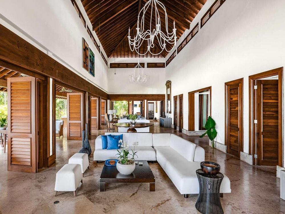 Sunny Vacation Villa 67