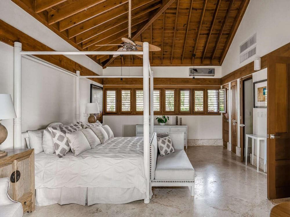 Sunny Vacation Villa 67