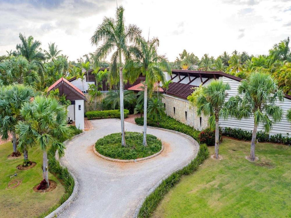 Sunny Vacation Villa 56