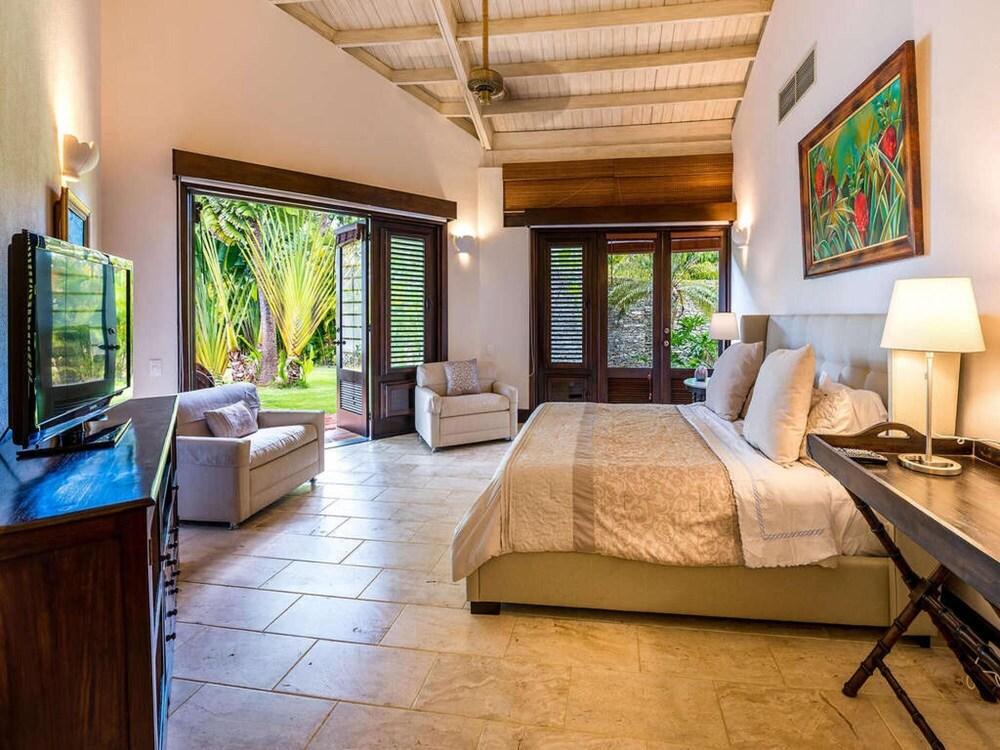 Sunny Vacation Villa 56