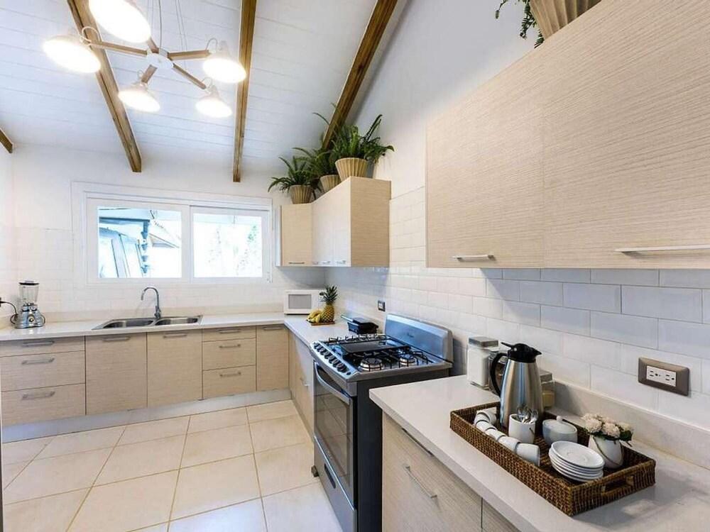 Sunny Vacation Villa 64