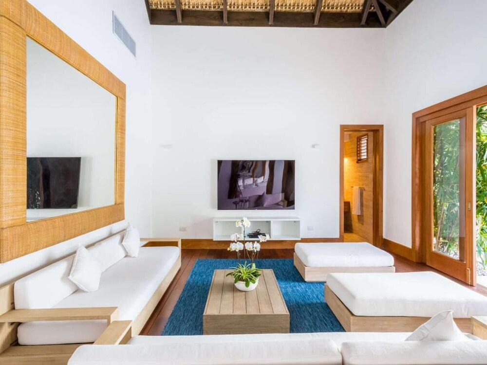 Sunny Vacation Villa 65