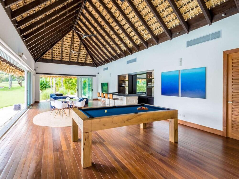 Sunny Vacation Villa 65