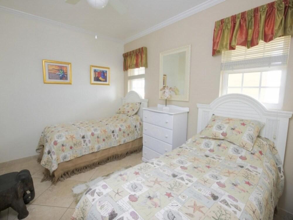 Sunny Vacation Villa 36