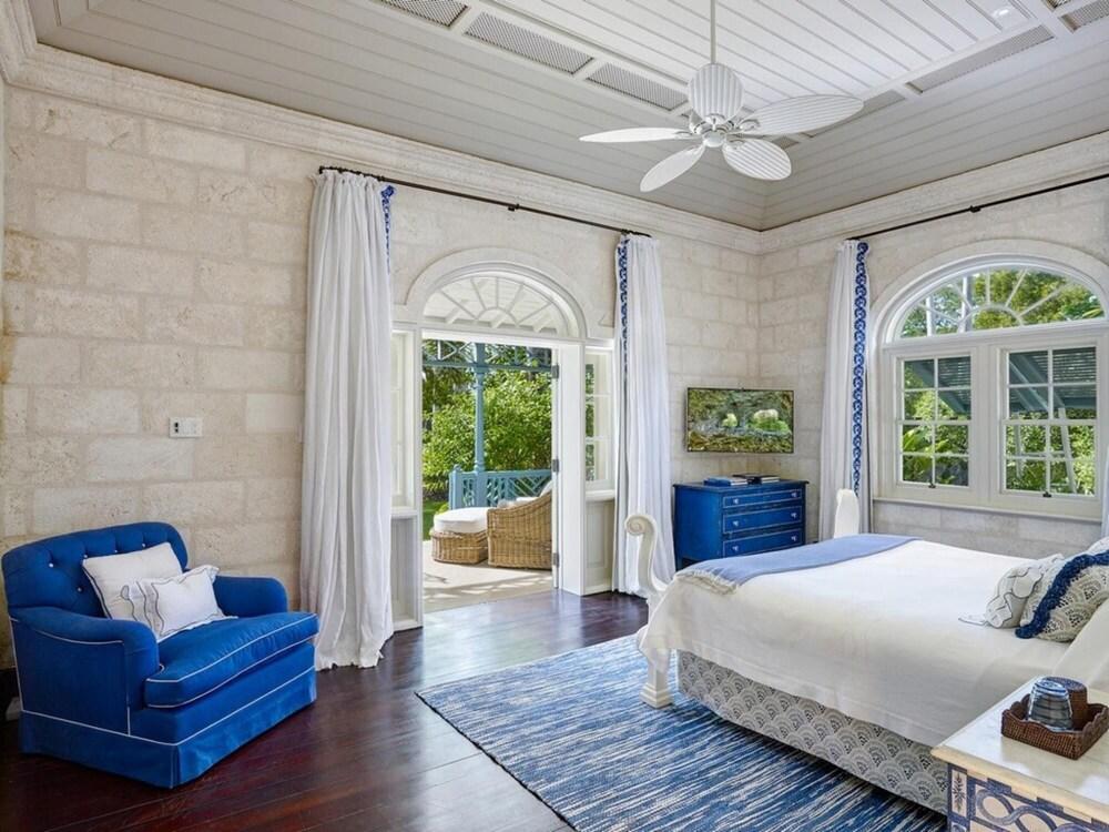 Sunny Vacation Villa 99