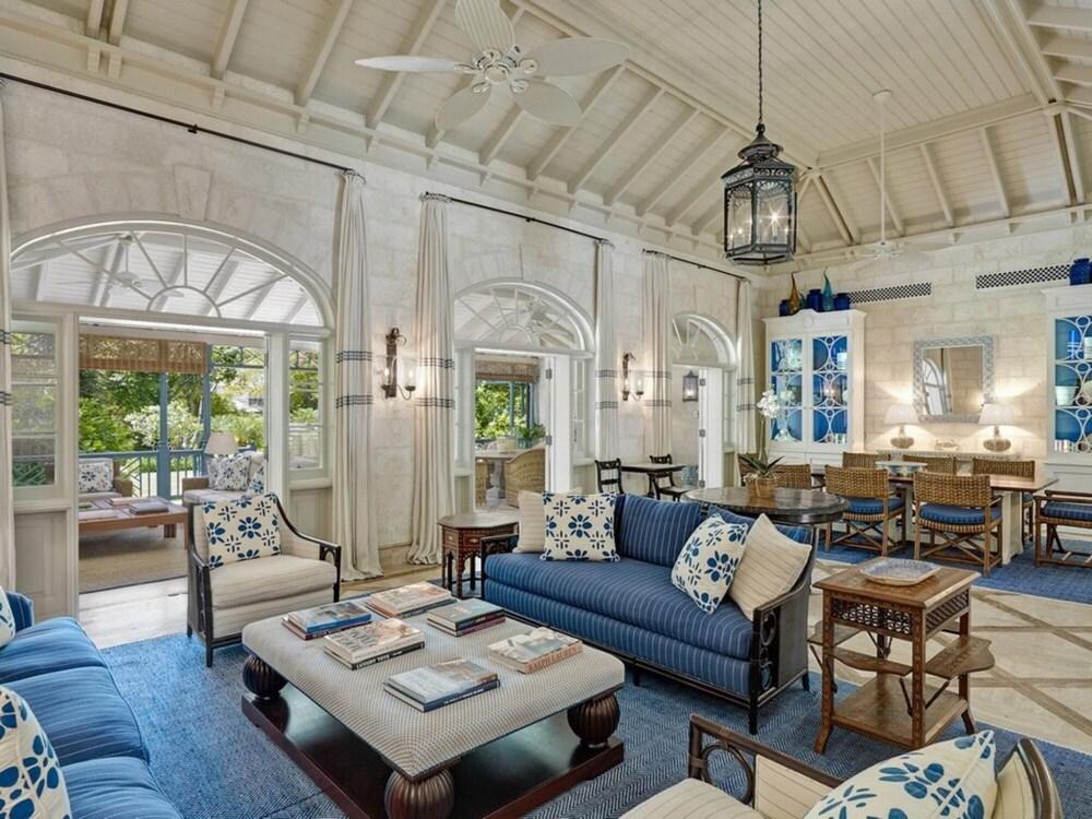 Sunny Vacation Villa 99