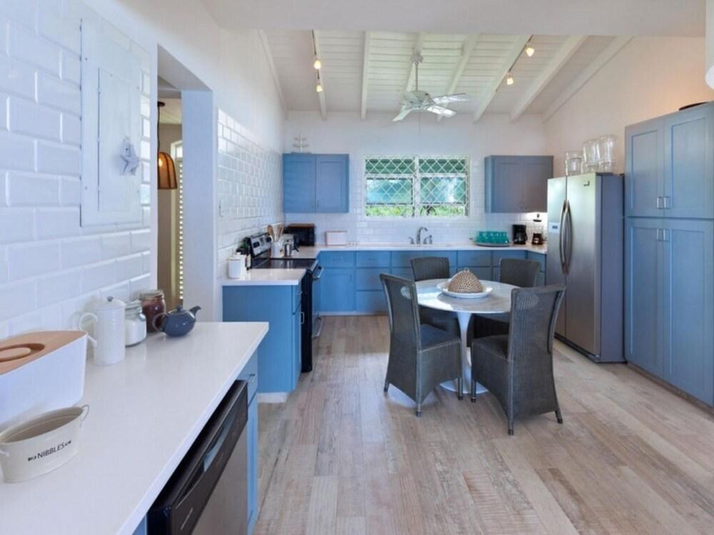 Sunny Vacation Villa 11