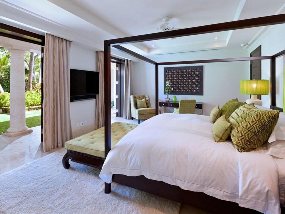 Sunny Vacation Villa 35