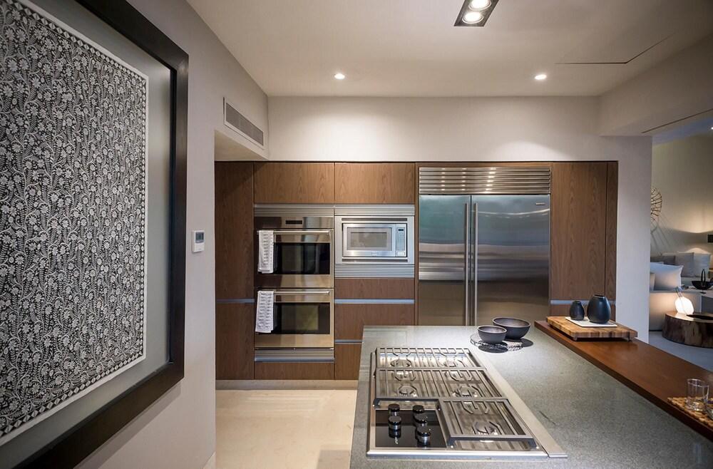 Sunny Vacation Villa 66