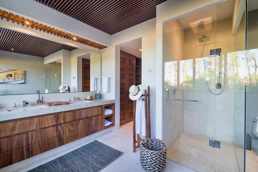 Sunny Vacation Villa 66