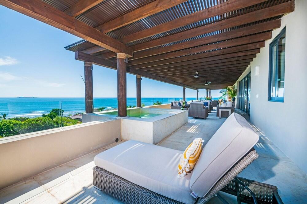 Sunny Vacation Villa 83